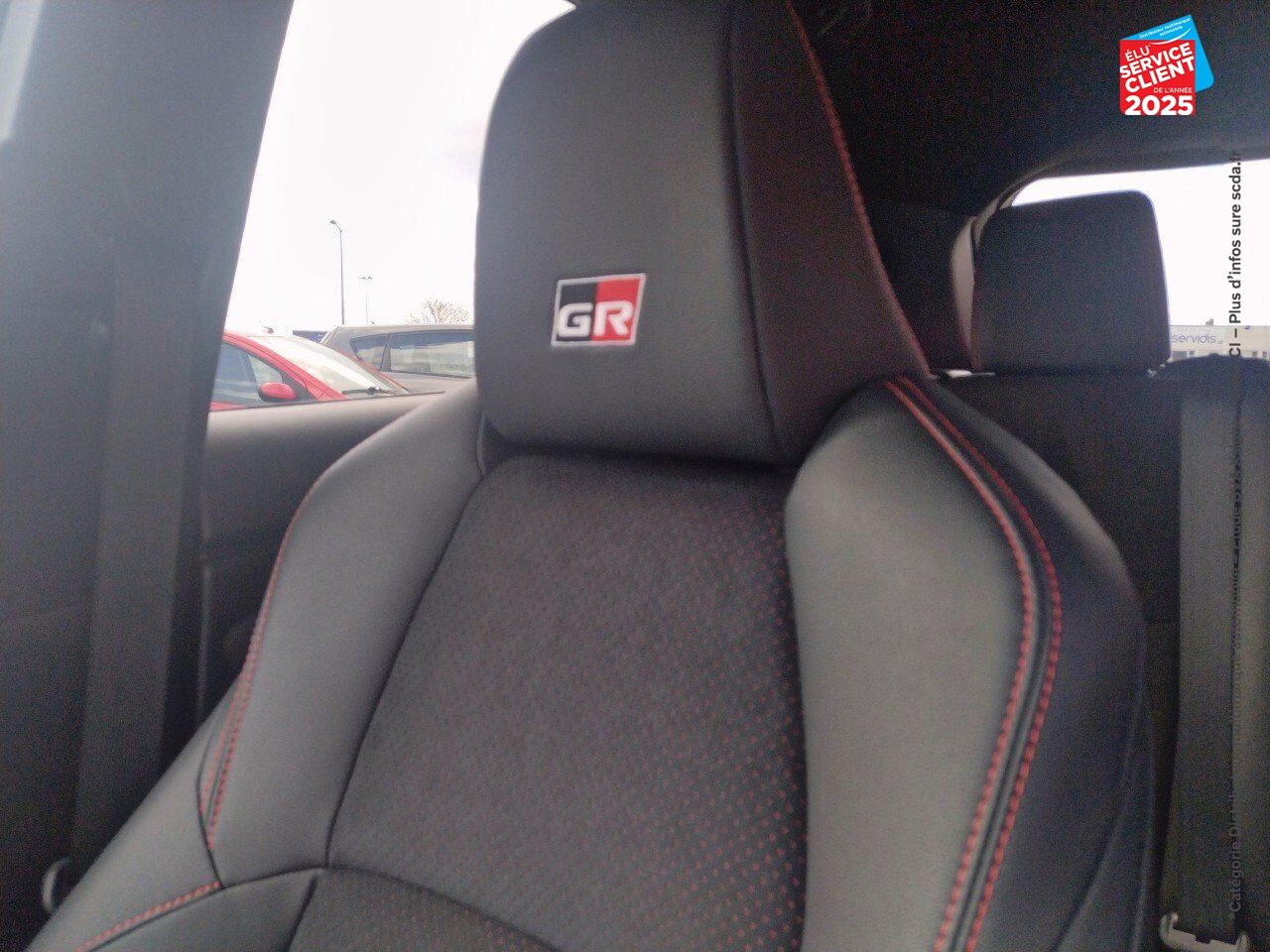 Véhicule d'occasion TOYOTA YARIS CROSS 116H GR SPORT MY22 SIEGES CHAUF GPS CAMERA chez Toyota Verdun