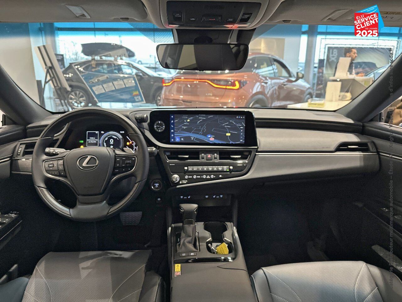 Véhicule d'occasion LEXUS ES 300H LUXE MY23 chez Toyota Thionville