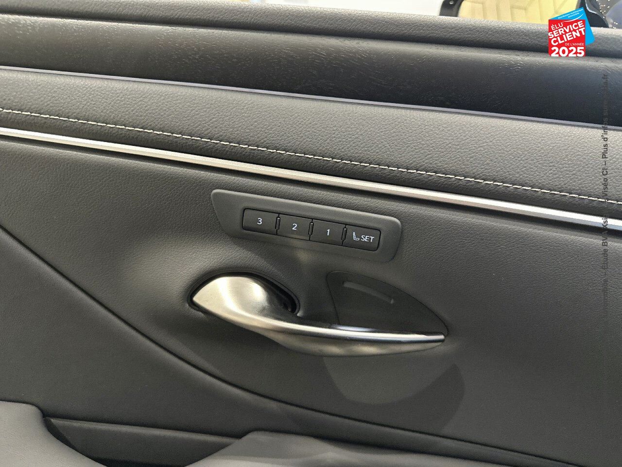 Véhicule d'occasion LEXUS ES 300H LUXE MY23 chez Toyota Thionville