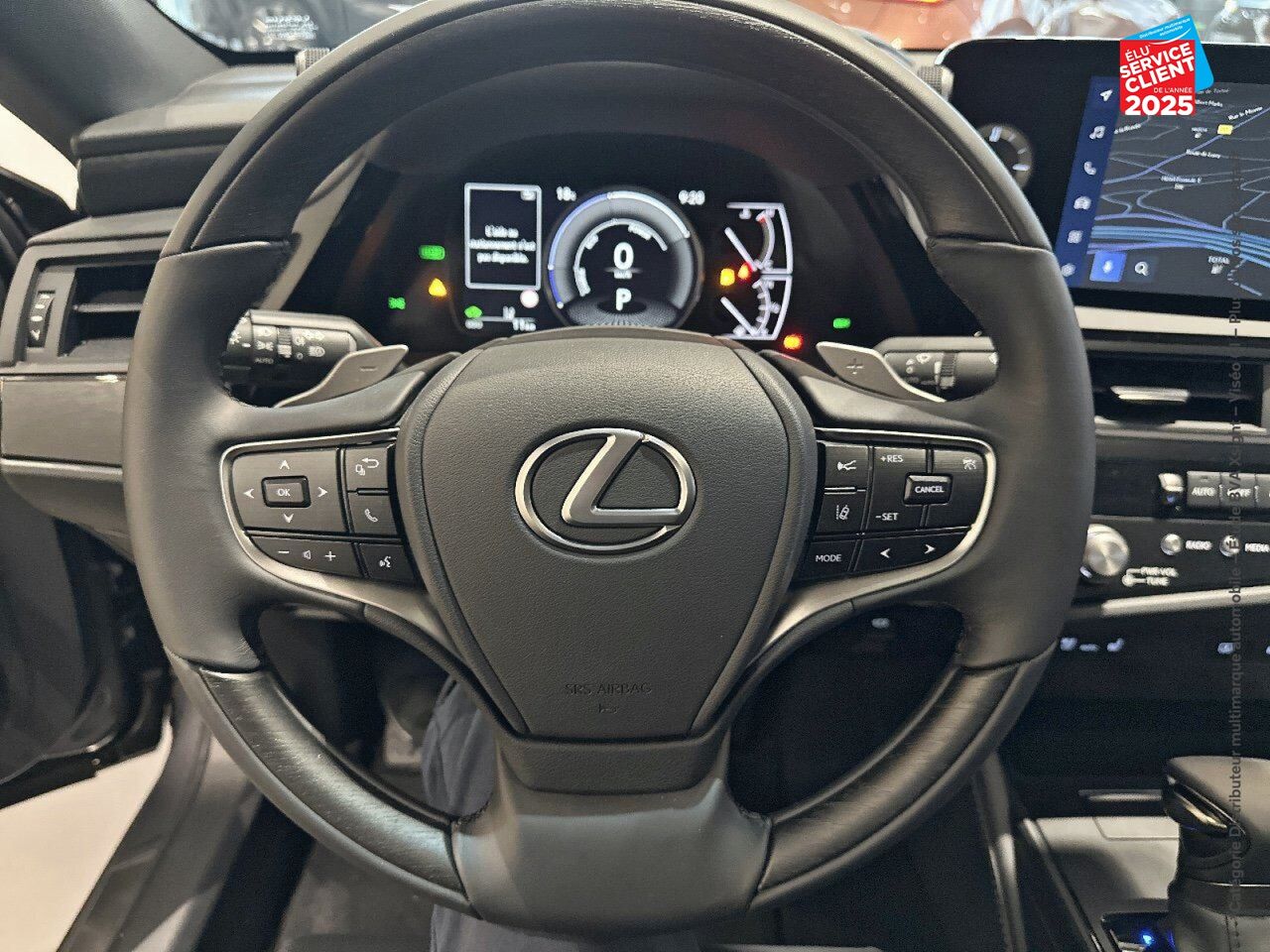 Véhicule d'occasion LEXUS ES 300H LUXE MY23 chez Toyota Thionville