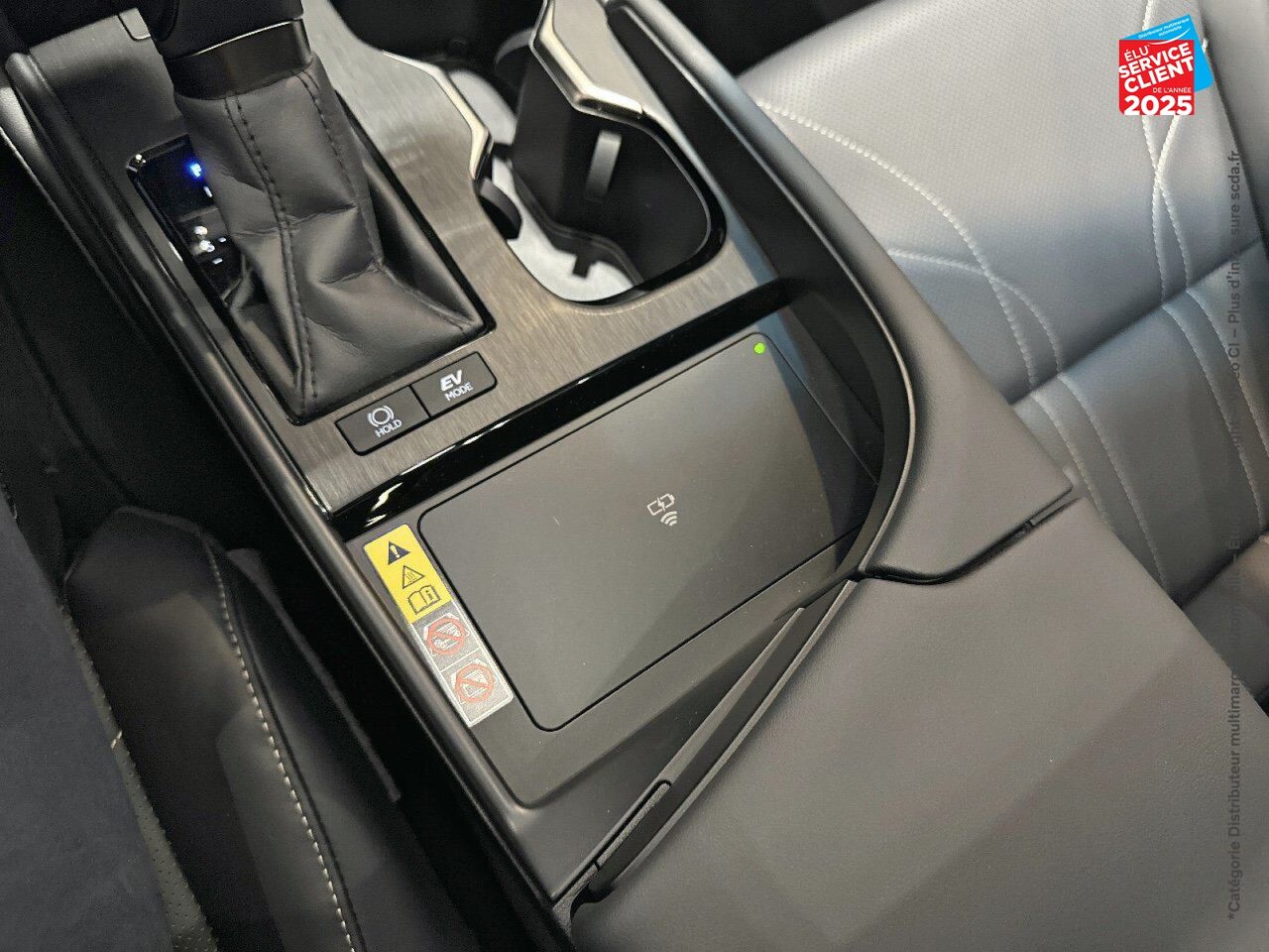 Véhicule d'occasion LEXUS ES 300H LUXE MY23 chez Toyota Thionville