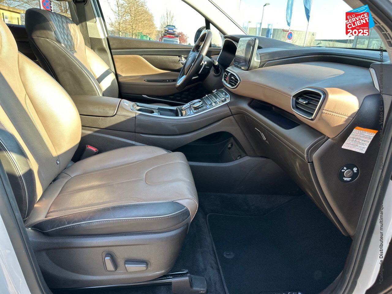 Véhicule d'occasion HYUNDAI SANTA FE 1.6 T-GDI 265CH PLUG-IN EXECUTIVE BVA6 HTRAC TOUVRANT CUIR CAMERA chez Hyundai Epernay