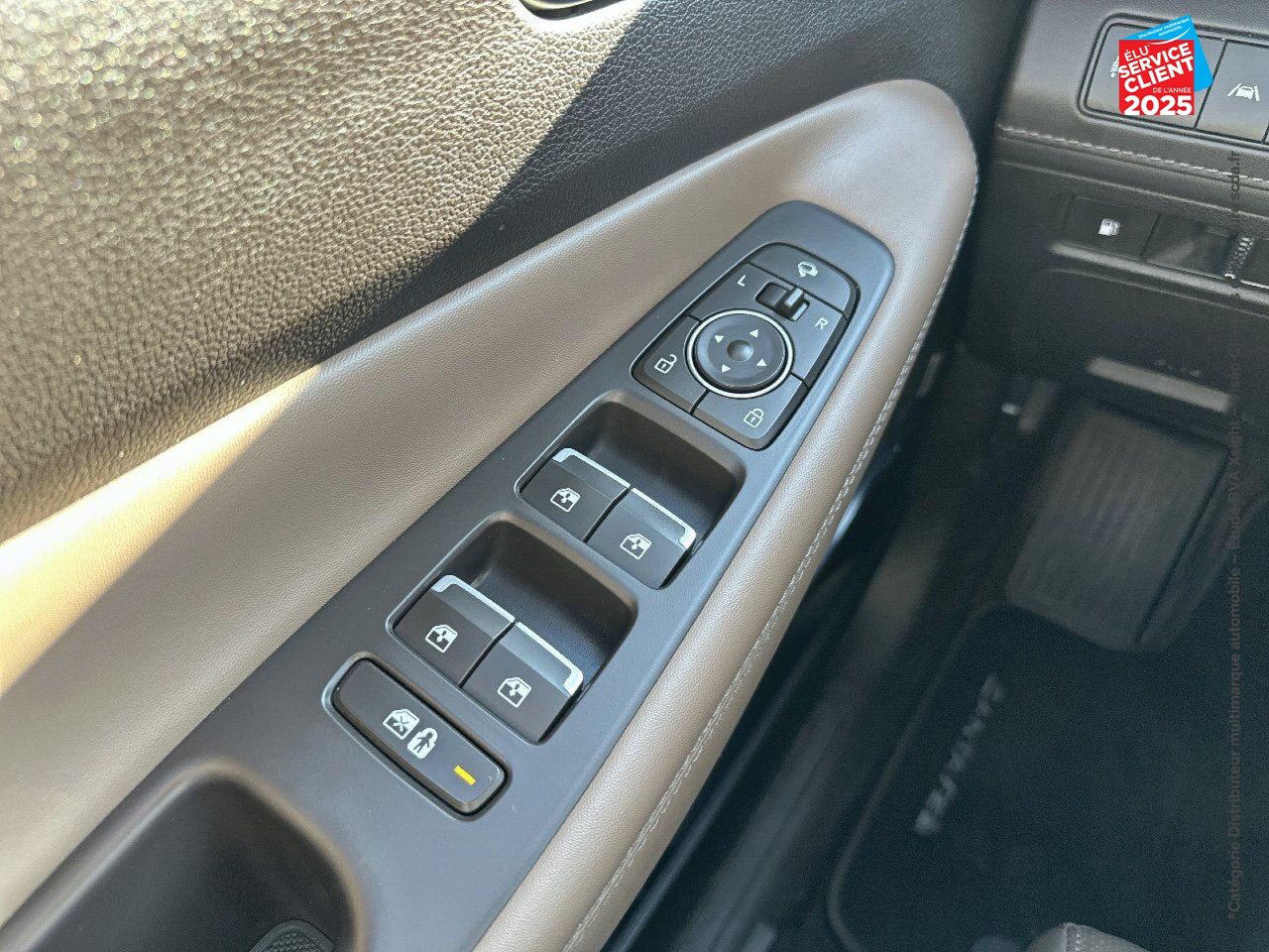 Véhicule d'occasion HYUNDAI SANTA FE 1.6 T-GDI 265CH PLUG-IN EXECUTIVE BVA6 HTRAC TOUVRANT CUIR CAMERA chez Hyundai Epernay