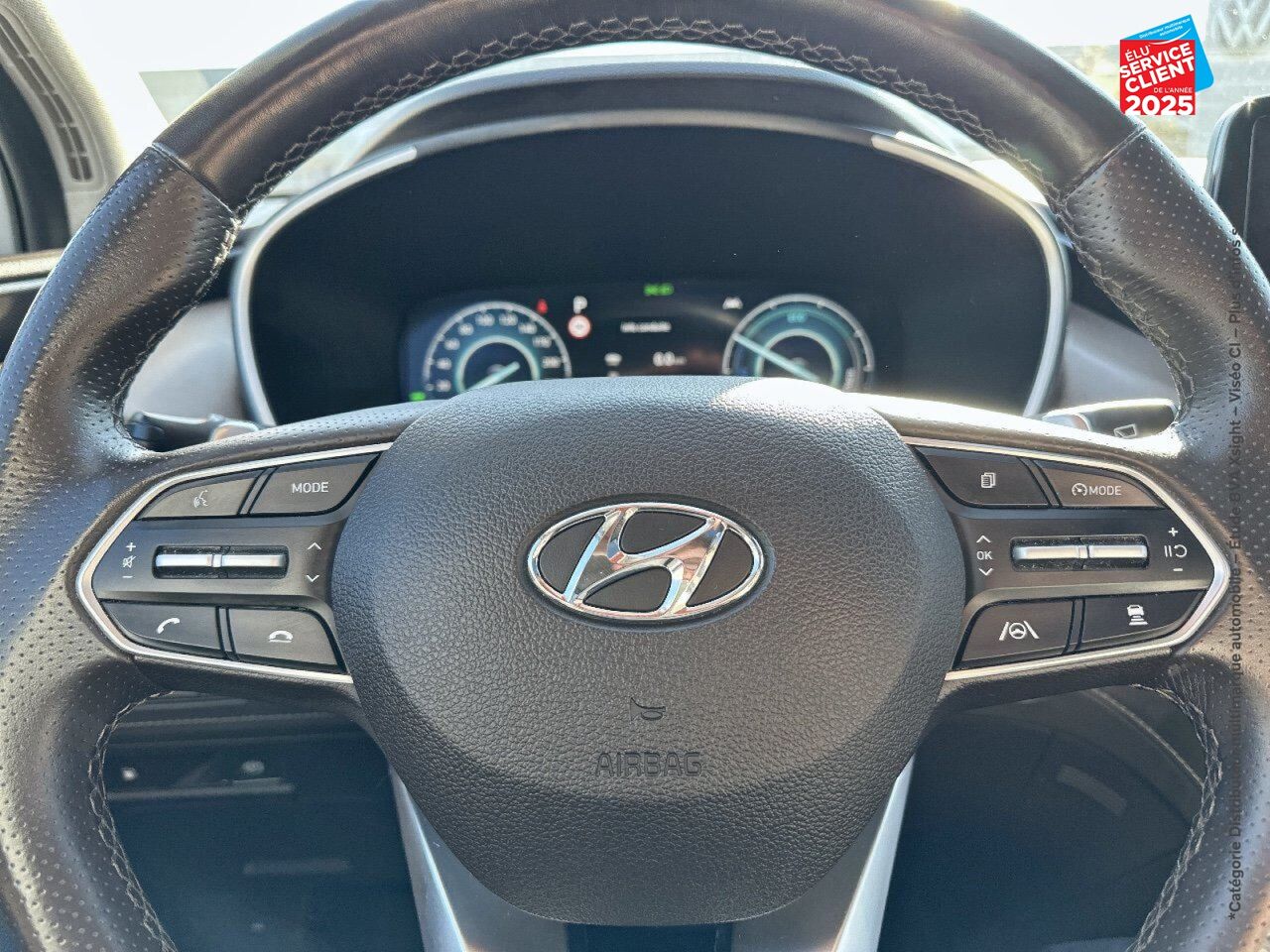 Véhicule d'occasion HYUNDAI SANTA FE 1.6 T-GDI 265CH PLUG-IN EXECUTIVE BVA6 HTRAC TOUVRANT CUIR CAMERA chez Hyundai Epernay