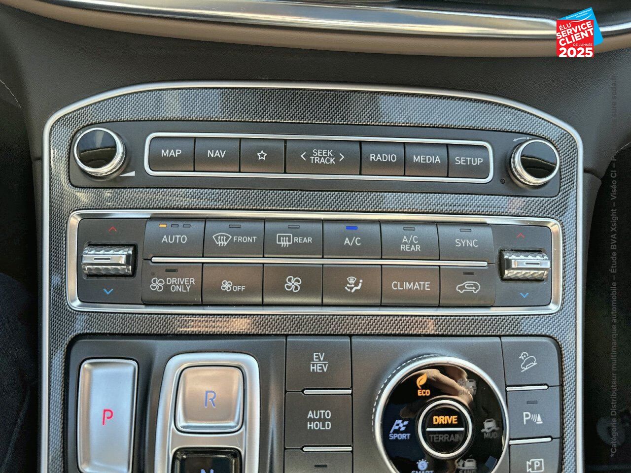 Véhicule d'occasion HYUNDAI SANTA FE 1.6 T-GDI 265CH PLUG-IN EXECUTIVE BVA6 HTRAC TOUVRANT CUIR CAMERA chez Hyundai Epernay