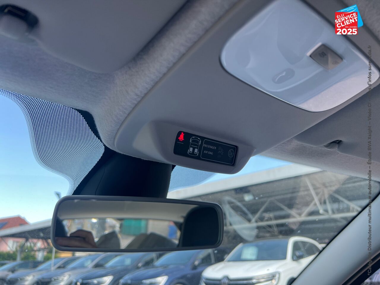 Véhicule d'occasion RENAULT TWINGO E-TECH ELECTRIC EQUILIBRE R80 ACHAT INTEGRAL chez Peugeot Sedan