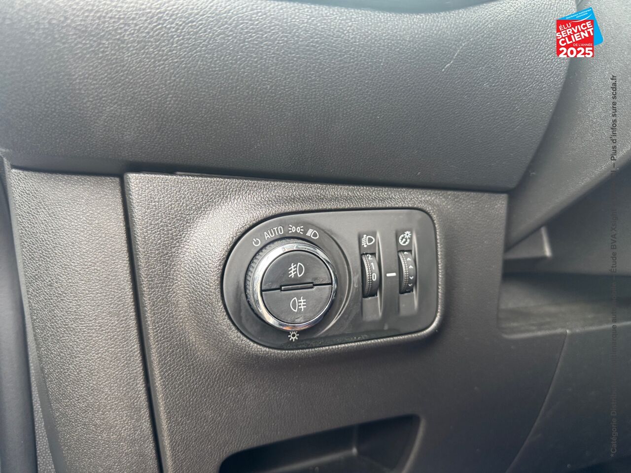 Véhicule d'occasion OPEL CORSA 1.4 90CH DESIGN 120 ANS START/STOP 5P chez Opel Bar le Duc