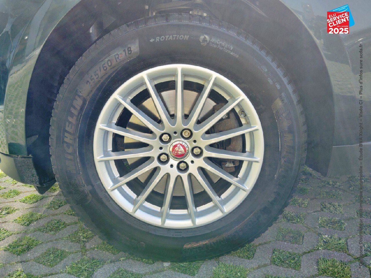 Véhicule d'occasion JAGUAR F-PACE V6 3.0D 300CH PRESTIGE 4X4 BVA8 SIEGES CUIR GPS CAMERA MERIDIAN chez BMW Belfort