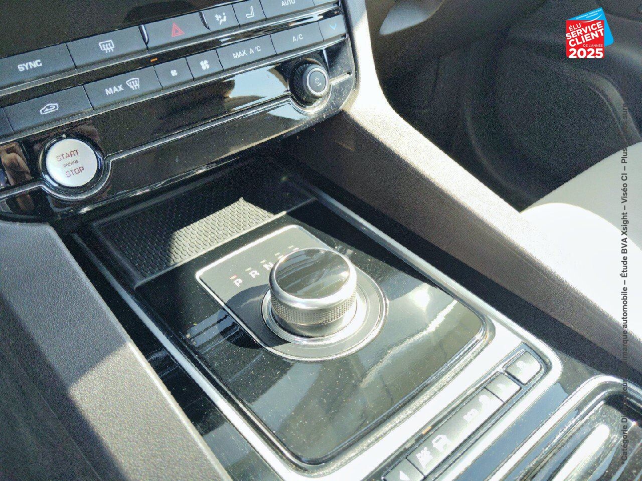 Véhicule d'occasion JAGUAR F-PACE V6 3.0D 300CH PRESTIGE 4X4 BVA8 SIEGES CUIR GPS CAMERA MERIDIAN chez BMW Belfort