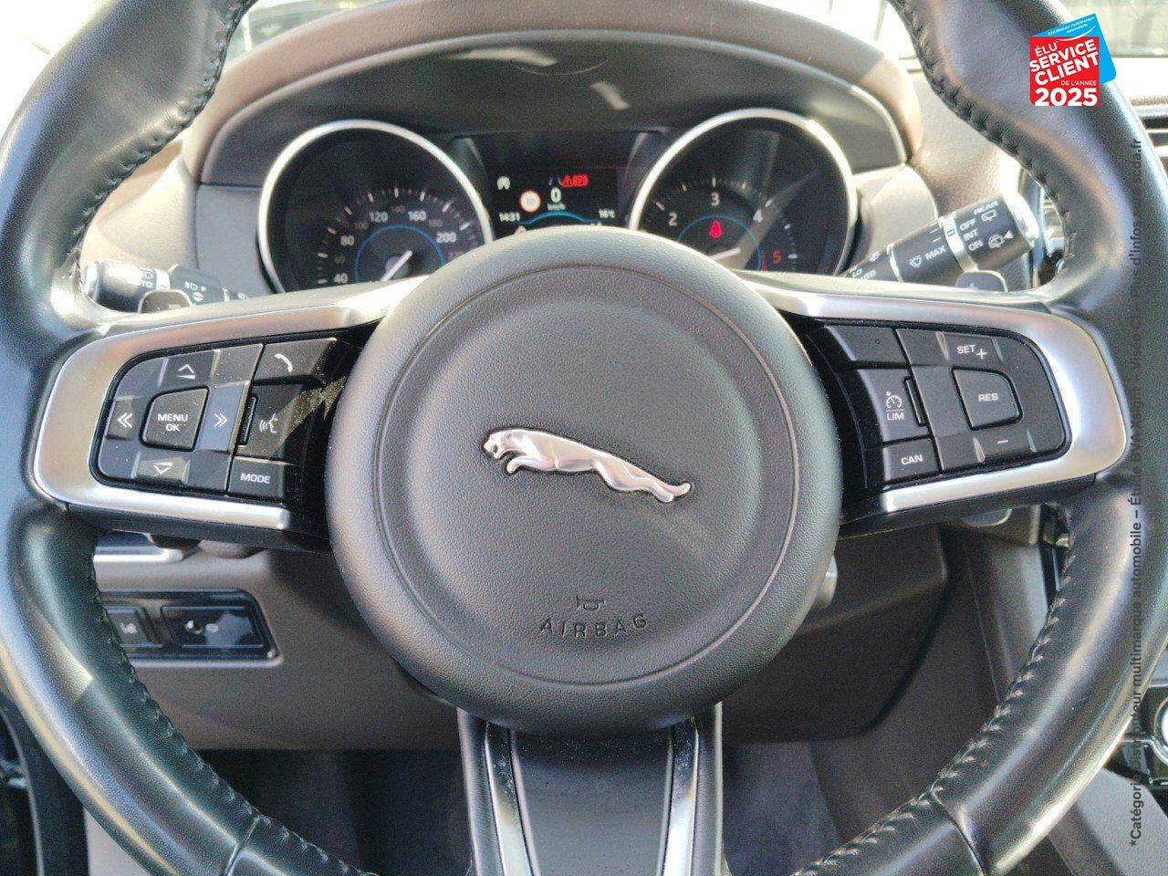 Véhicule d'occasion JAGUAR F-PACE V6 3.0D 300CH PRESTIGE 4X4 BVA8 SIEGES CUIR GPS CAMERA MERIDIAN chez BMW Belfort