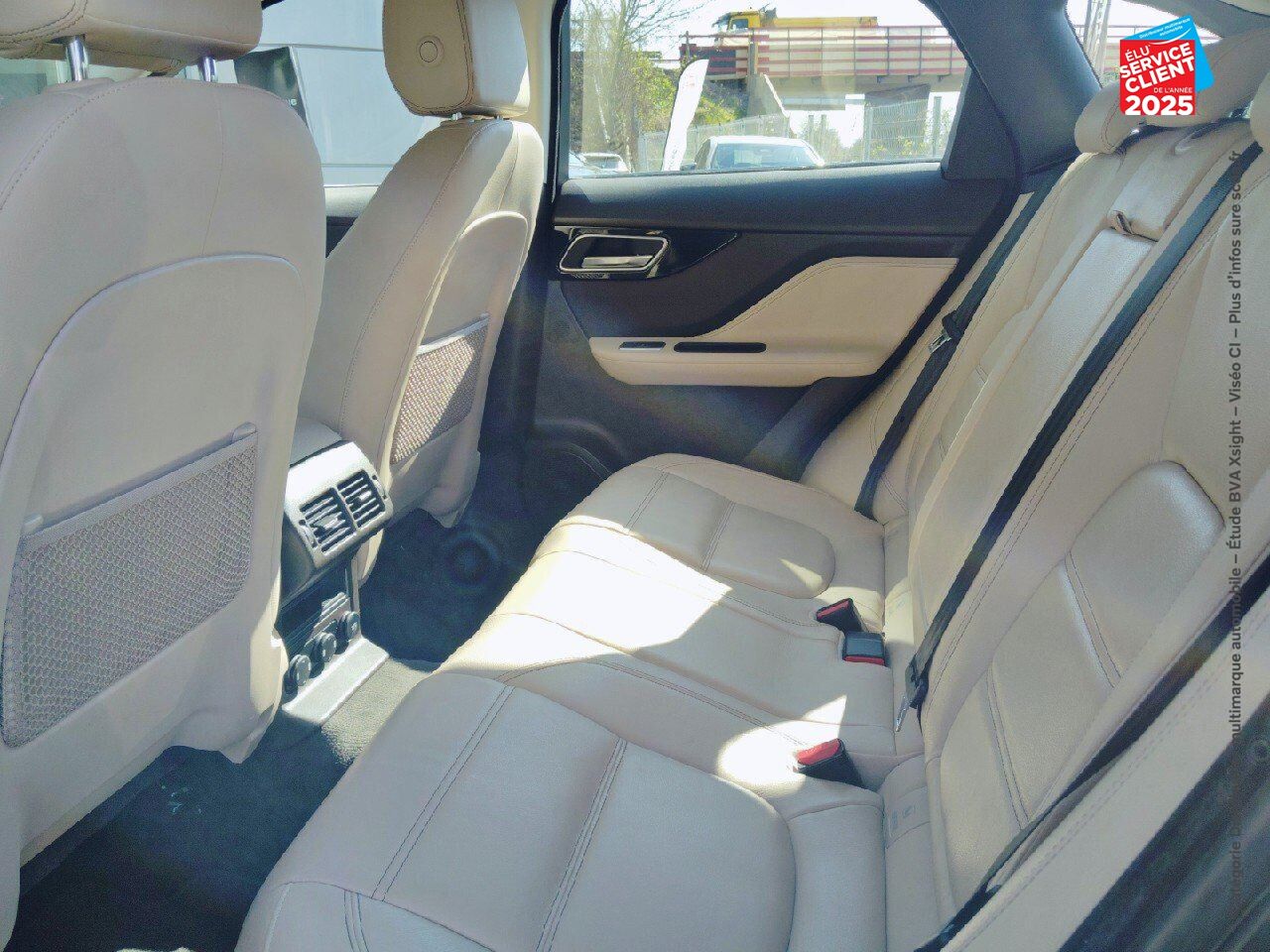 Véhicule d'occasion JAGUAR F-PACE V6 3.0D 300CH PRESTIGE 4X4 BVA8 SIEGES CUIR GPS CAMERA MERIDIAN chez BMW Belfort