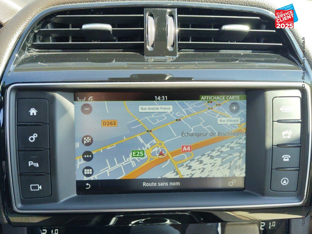 Véhicule d'occasion JAGUAR F-PACE V6 3.0D 300CH PRESTIGE 4X4 BVA8 SIEGES CUIR GPS CAMERA MERIDIAN chez BMW Belfort