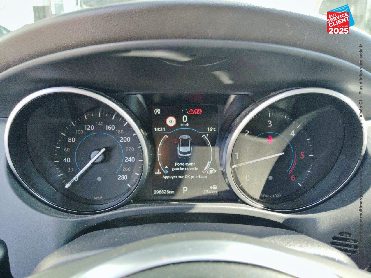 Véhicule d'occasion JAGUAR F-PACE V6 3.0D 300CH PRESTIGE 4X4 BVA8 SIEGES CUIR GPS CAMERA MERIDIAN chez BMW Belfort