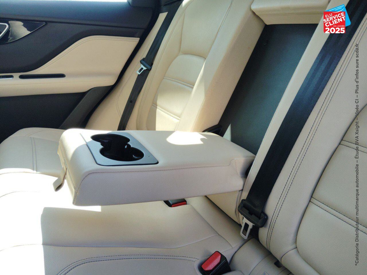 Véhicule d'occasion JAGUAR F-PACE V6 3.0D 300CH PRESTIGE 4X4 BVA8 SIEGES CUIR GPS CAMERA MERIDIAN chez BMW Belfort