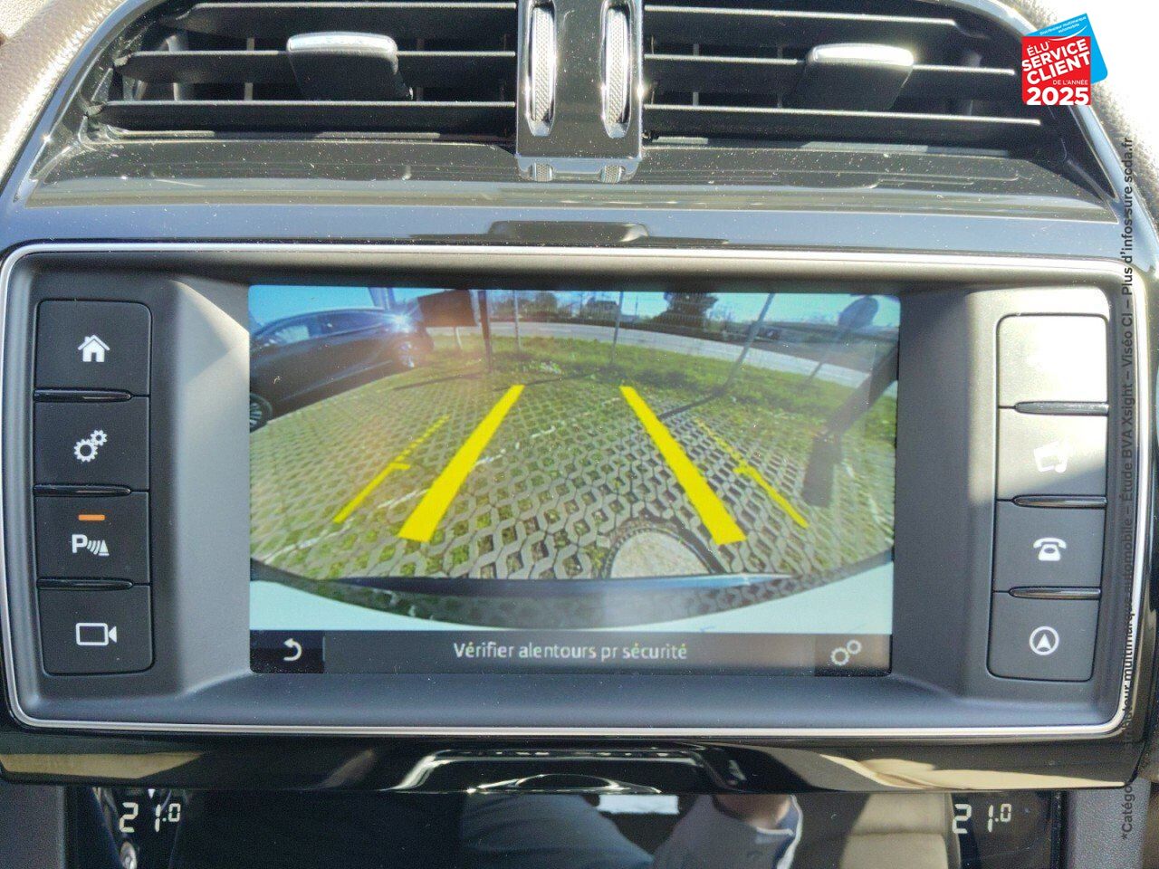 Véhicule d'occasion JAGUAR F-PACE V6 3.0D 300CH PRESTIGE 4X4 BVA8 SIEGES CUIR GPS CAMERA MERIDIAN chez BMW Belfort