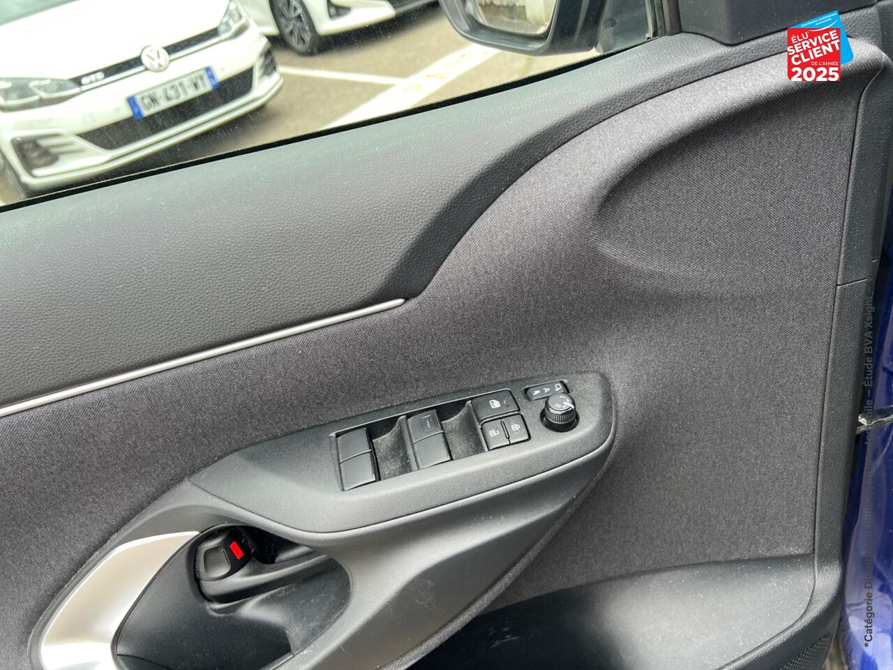 Véhicule d'occasion TOYOTA YARIS CROSS 116H DESIGN AWD-I MY22 chez Toyota Verdun