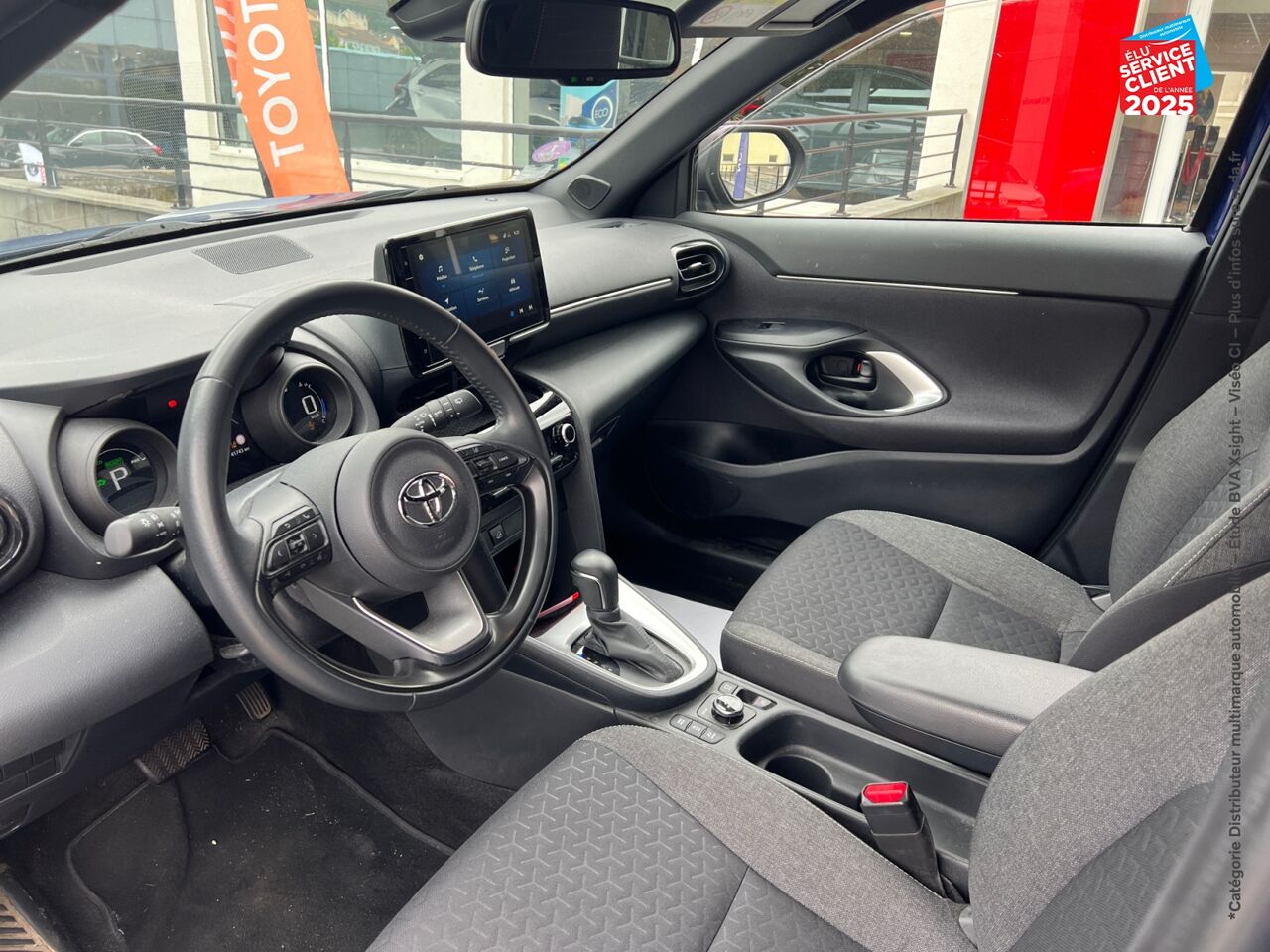 Véhicule d'occasion TOYOTA YARIS CROSS 116H DESIGN AWD-I MY22 chez Toyota Verdun