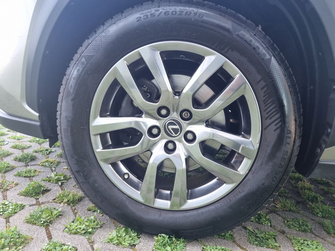 Véhicule d'occasion LEXUS NX 300H 4WD LUXE PLUS MY21 chez Toyota Thionville