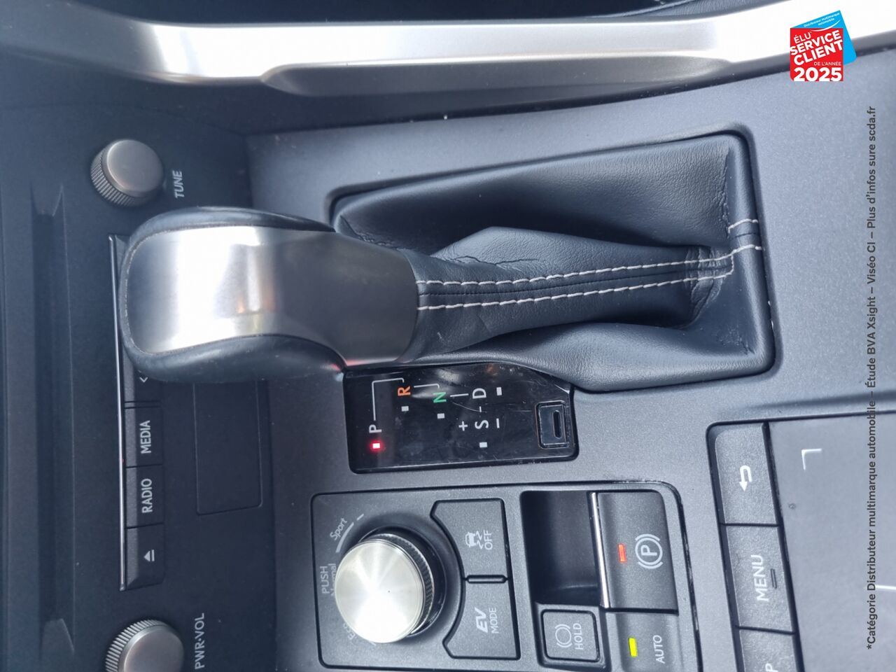 Véhicule d'occasion LEXUS NX 300H 4WD LUXE PLUS MY21 chez Toyota Thionville