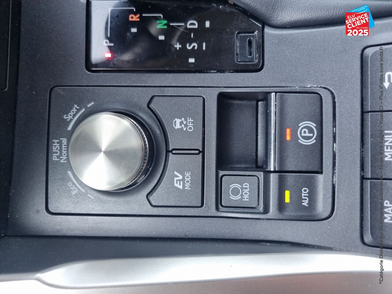 Véhicule d'occasion LEXUS NX 300H 4WD LUXE PLUS MY21 chez Toyota Thionville