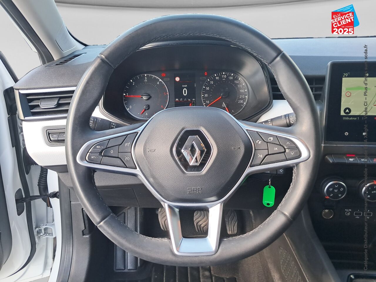 Véhicule d'occasion RENAULT CLIO REVERSIBLE 1.5 BLUE DCI 100CH EVOLUTION GPS RADAR AR chez HESS Automobile