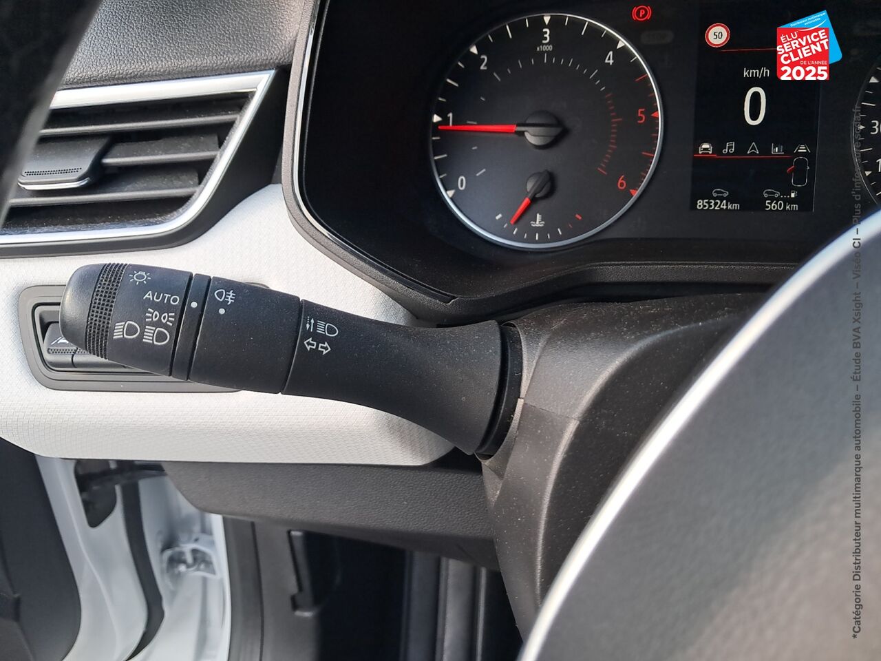 Véhicule d'occasion RENAULT CLIO REVERSIBLE 1.5 BLUE DCI 100CH EVOLUTION GPS RADAR AR chez HESS Automobile