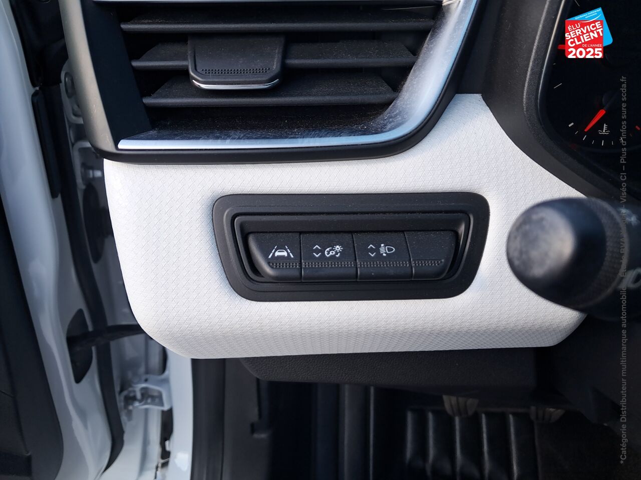Véhicule d'occasion RENAULT CLIO REVERSIBLE 1.5 BLUE DCI 100CH EVOLUTION GPS RADAR AR chez HESS Automobile