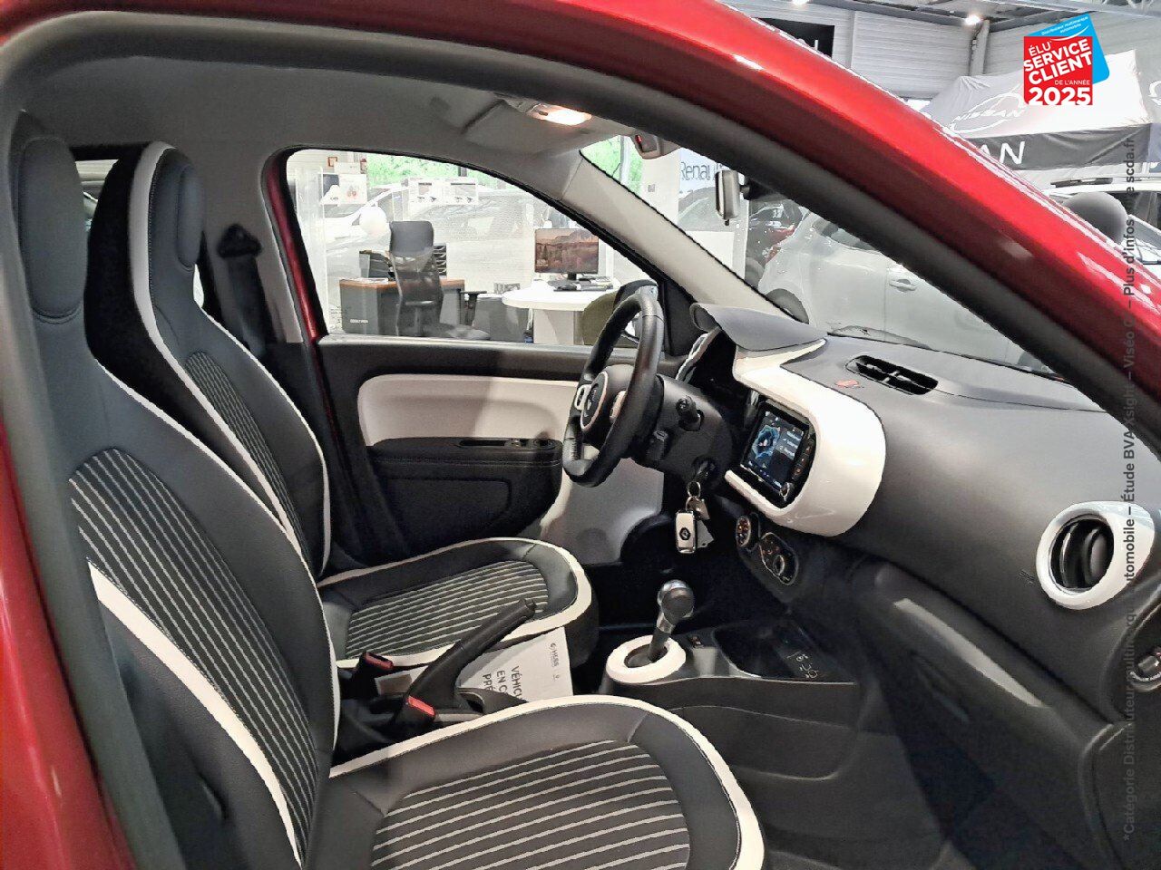 Véhicule d'occasion RENAULT TWINGO E-TECH ELECTRIC TECHNO R80 ACHAT INTEGRAL chez Hyundai Epernay