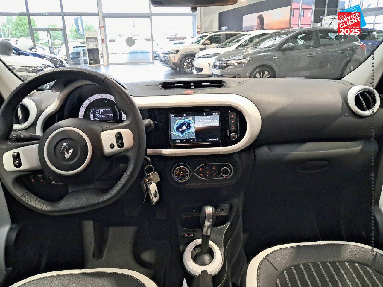 Véhicule d'occasion RENAULT TWINGO E-TECH ELECTRIC TECHNO R80 ACHAT INTEGRAL chez Hyundai Epernay