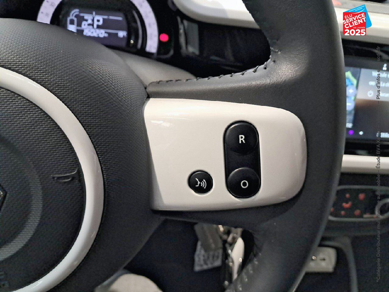 Véhicule d'occasion RENAULT TWINGO E-TECH ELECTRIC TECHNO R80 ACHAT INTEGRAL chez Hyundai Epernay
