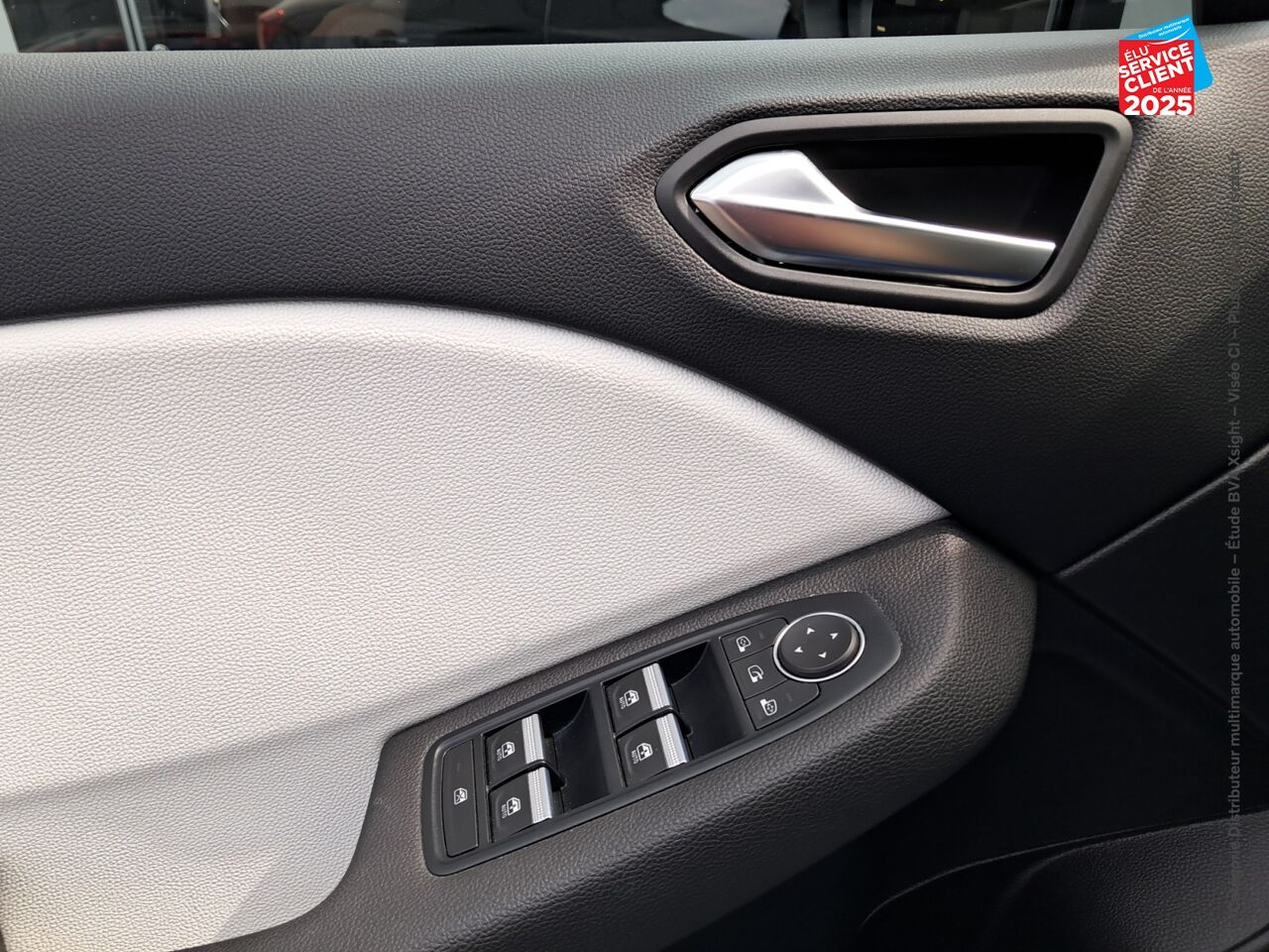 Véhicule d'occasion RENAULT CLIO 1.6 E-TECH 140CH INTENS chez Toyota Thionville