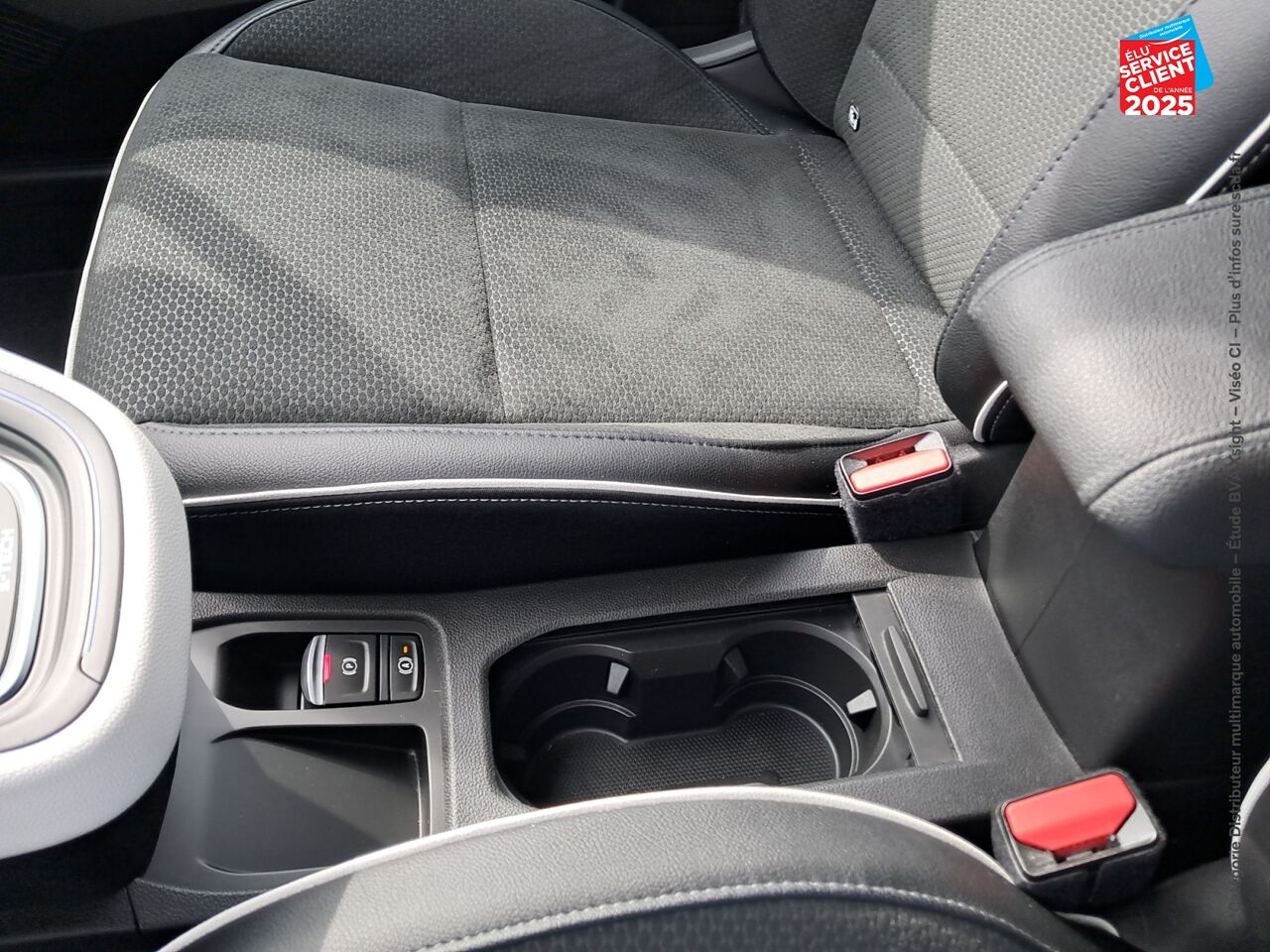 Véhicule d'occasion RENAULT CLIO 1.6 E-TECH 140CH INTENS chez Toyota Thionville