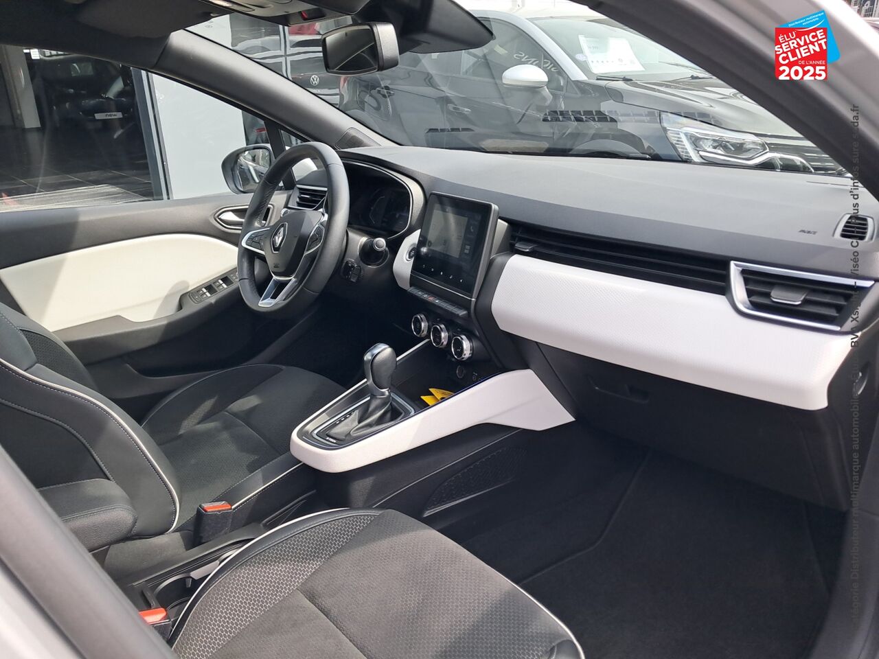 Véhicule d'occasion RENAULT CLIO 1.6 E-TECH 140CH INTENS chez Toyota Thionville
