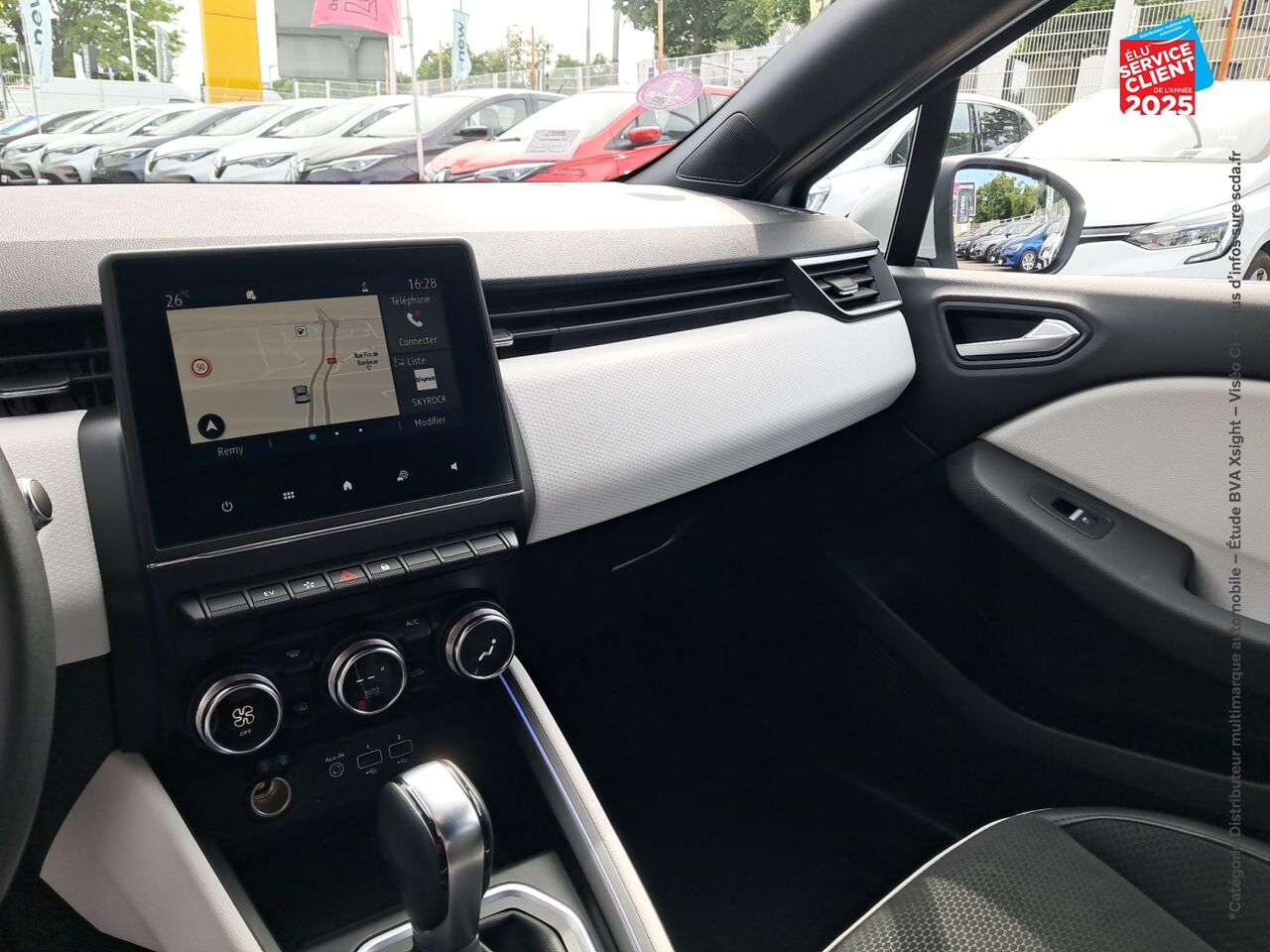Véhicule d'occasion RENAULT CLIO 1.6 E-TECH 140CH INTENS chez Toyota Thionville