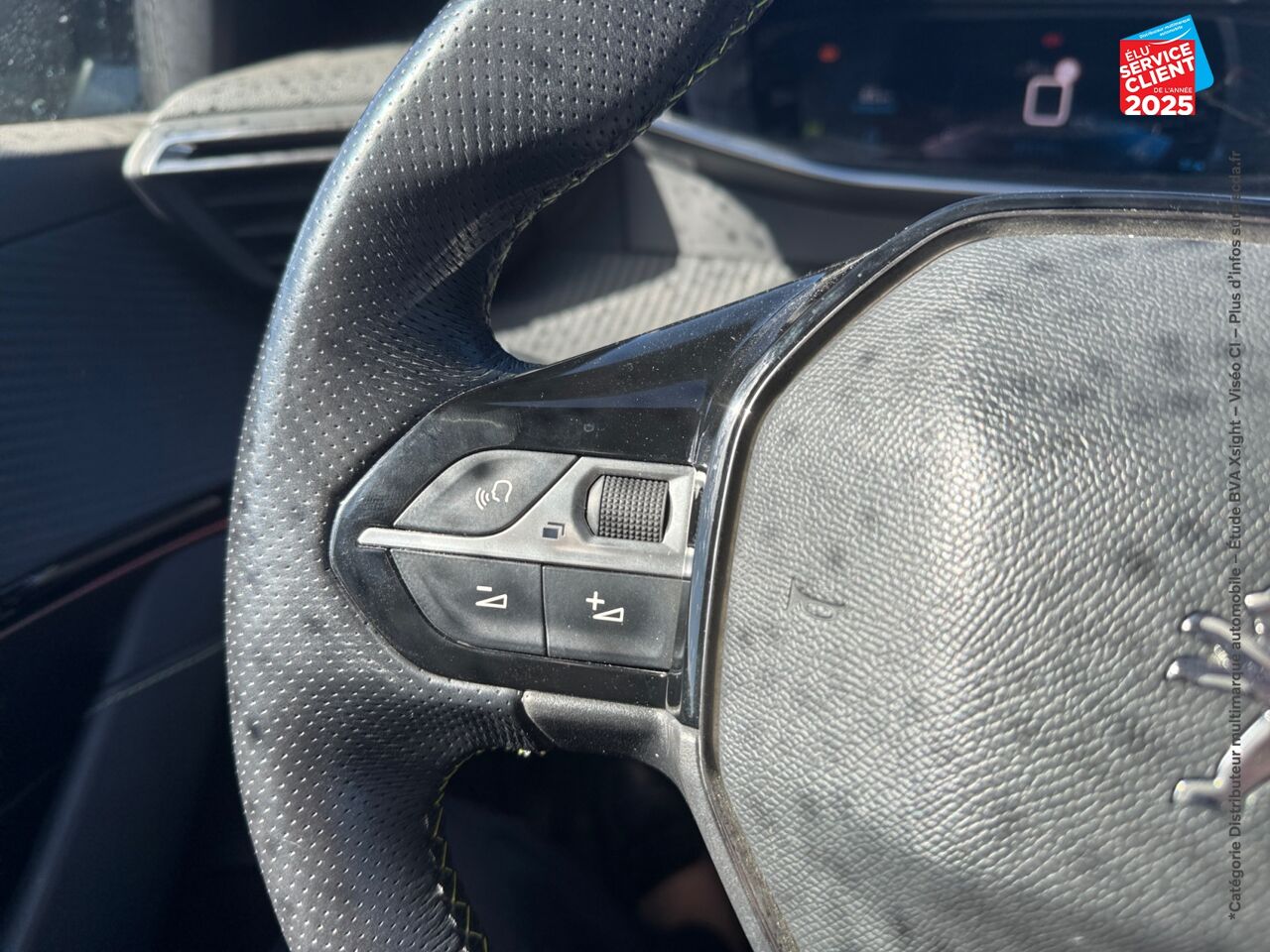 Véhicule d'occasion PEUGEOT 208 1.2 PURETECH 100CH S/S GT LINE CAMERA GPS chez Renault Saint-Louis