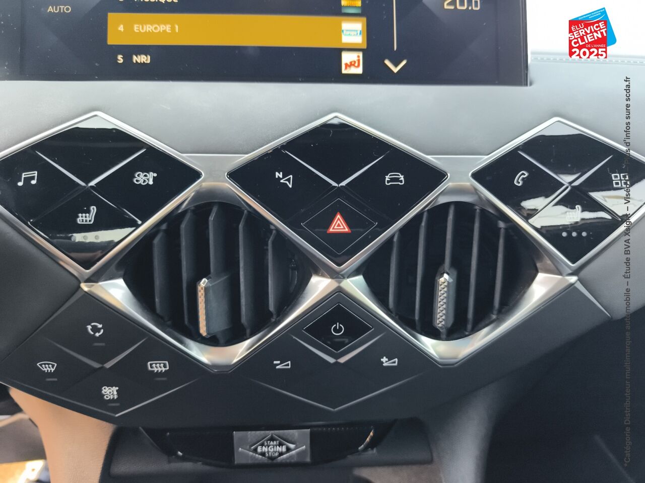 Véhicule d'occasion DS DS 3 CROSSBACK PURETECH 155CH GRAND CHIC AUTOMATIQUE SIEGES CHAUF/CUIR GPS CAMERA CARPLAY chez Renault Saint-Louis
