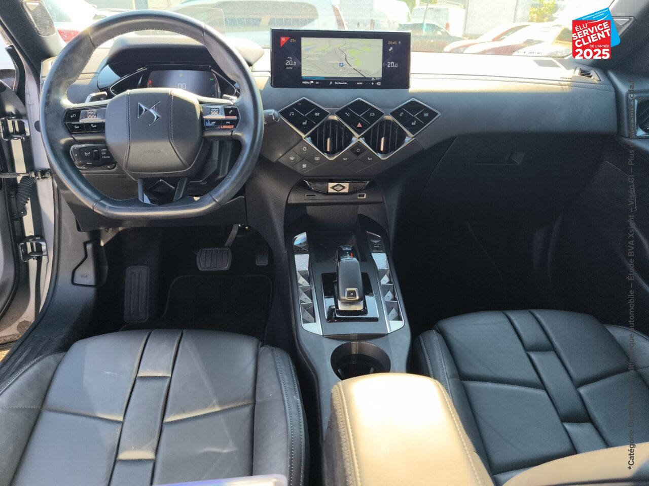 Véhicule d'occasion DS DS 3 CROSSBACK PURETECH 155CH GRAND CHIC AUTOMATIQUE SIEGES CHAUF/CUIR GPS CAMERA CARPLAY chez Renault Saint-Louis