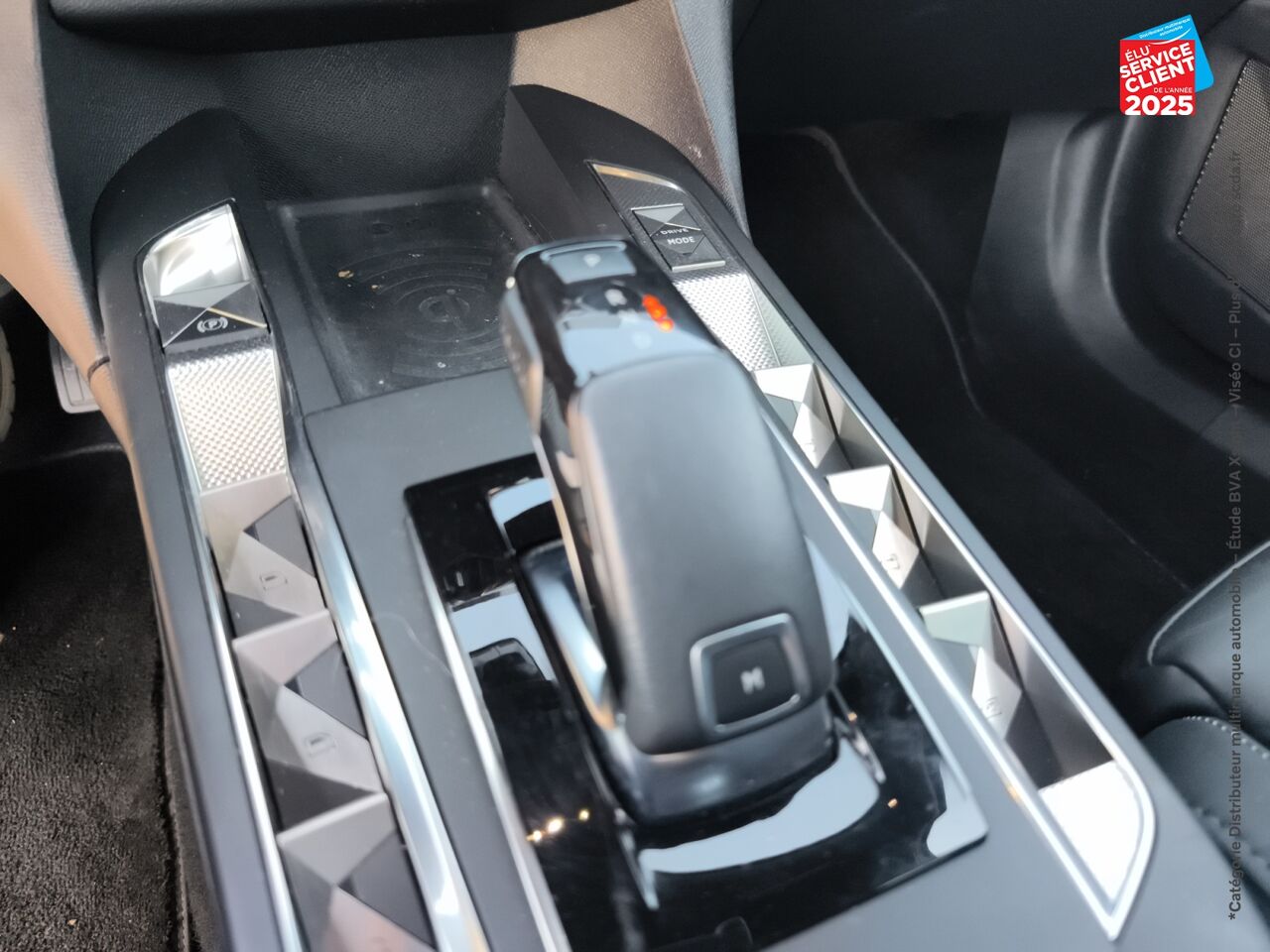Véhicule d'occasion DS DS 3 CROSSBACK PURETECH 155CH GRAND CHIC AUTOMATIQUE SIEGES CHAUF/CUIR GPS CAMERA CARPLAY chez Renault Saint-Louis