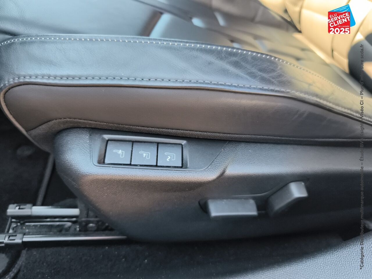 Véhicule d'occasion DS DS 3 CROSSBACK PURETECH 155CH GRAND CHIC AUTOMATIQUE SIEGES CHAUF/CUIR GPS CAMERA CARPLAY chez Renault Saint-Louis