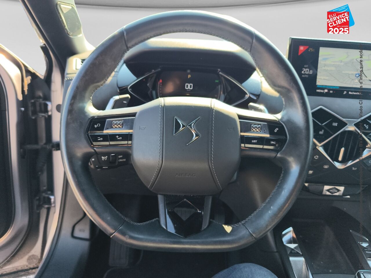 Véhicule d'occasion DS DS 3 CROSSBACK PURETECH 155CH GRAND CHIC AUTOMATIQUE SIEGES CHAUF/CUIR GPS CAMERA CARPLAY chez Renault Saint-Louis