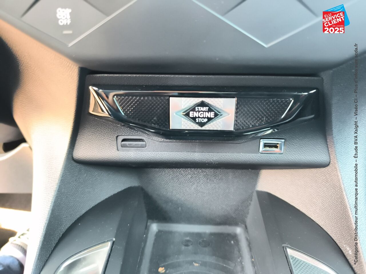 Véhicule d'occasion DS DS 3 CROSSBACK PURETECH 155CH GRAND CHIC AUTOMATIQUE SIEGES CHAUF/CUIR GPS CAMERA CARPLAY chez Renault Saint-Louis