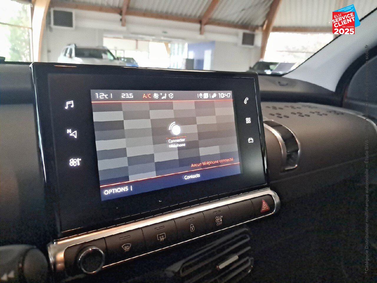 Véhicule d'occasion CITROEN C4 CACTUS PURETECH 110CH SS SHINE E6.D chez Renault Saint-Louis