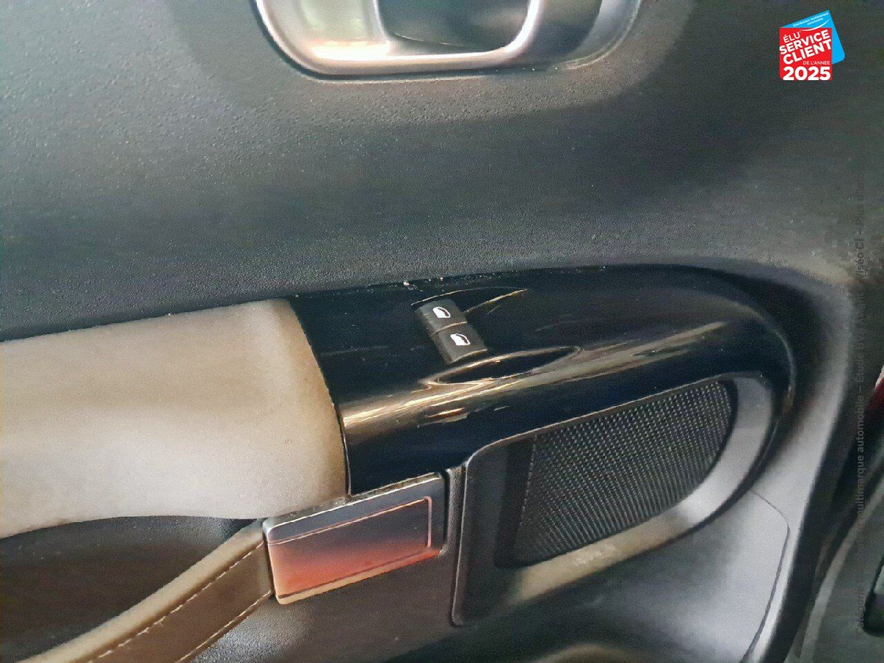 Véhicule d'occasion CITROEN C4 CACTUS PURETECH 110CH SS SHINE E6.D chez Renault Saint-Louis