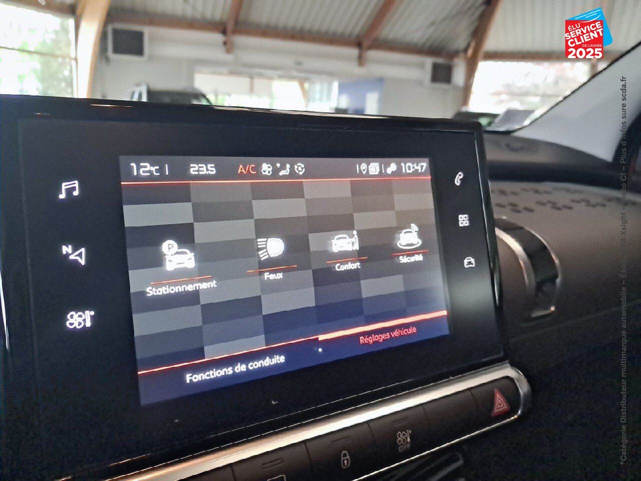Véhicule d'occasion CITROEN C4 CACTUS PURETECH 110CH SS SHINE E6.D chez Renault Saint-Louis