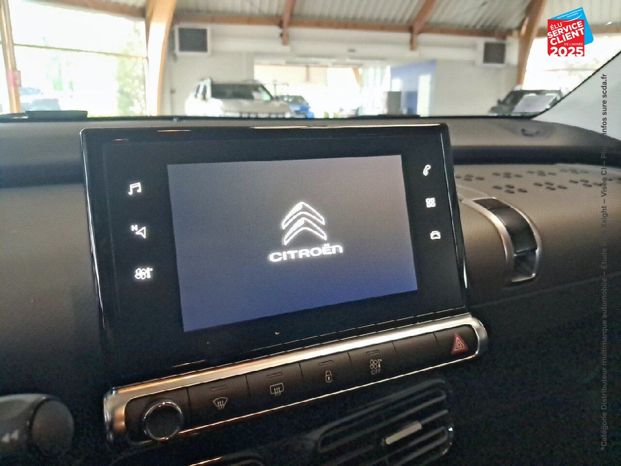 Véhicule d'occasion CITROEN C4 CACTUS PURETECH 110CH SS SHINE E6.D chez Renault Saint-Louis