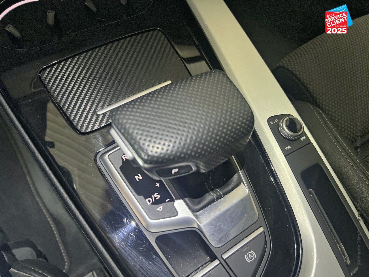Véhicule d'occasion AUDI A4 35 TFSI 150CH S LINE S TRONIC 7 GPS CAMERA RADAR AR AV chez BMW Dole