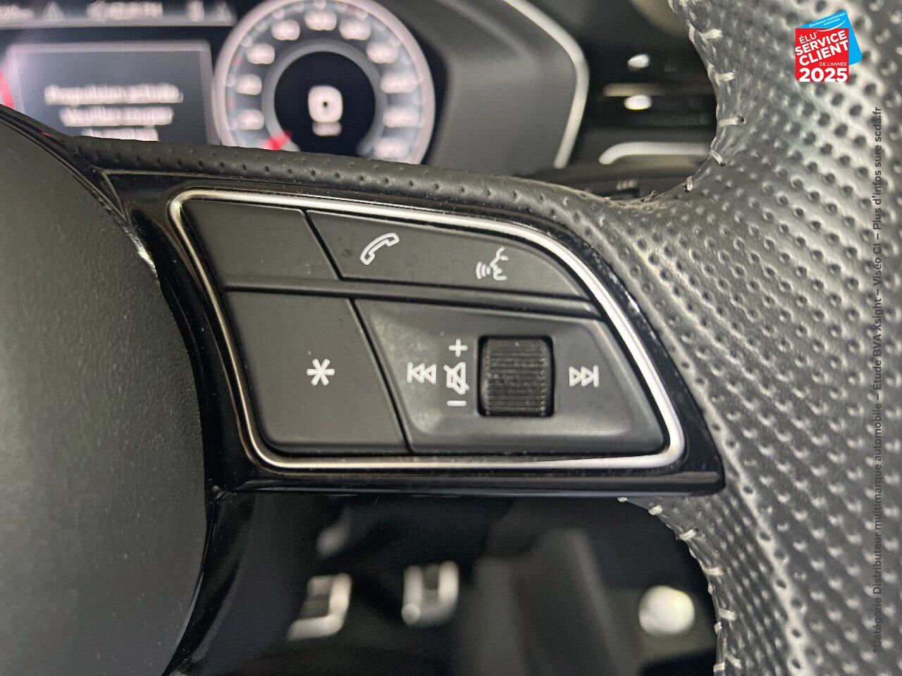 Véhicule d'occasion AUDI A4 35 TFSI 150CH S LINE S TRONIC 7 GPS CAMERA RADAR AR AV chez BMW Dole