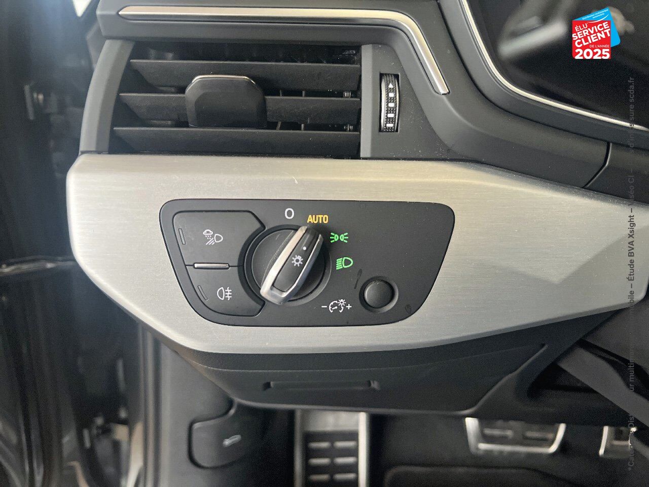Véhicule d'occasion AUDI A4 35 TFSI 150CH S LINE S TRONIC 7 GPS CAMERA RADAR AR AV chez BMW Dole