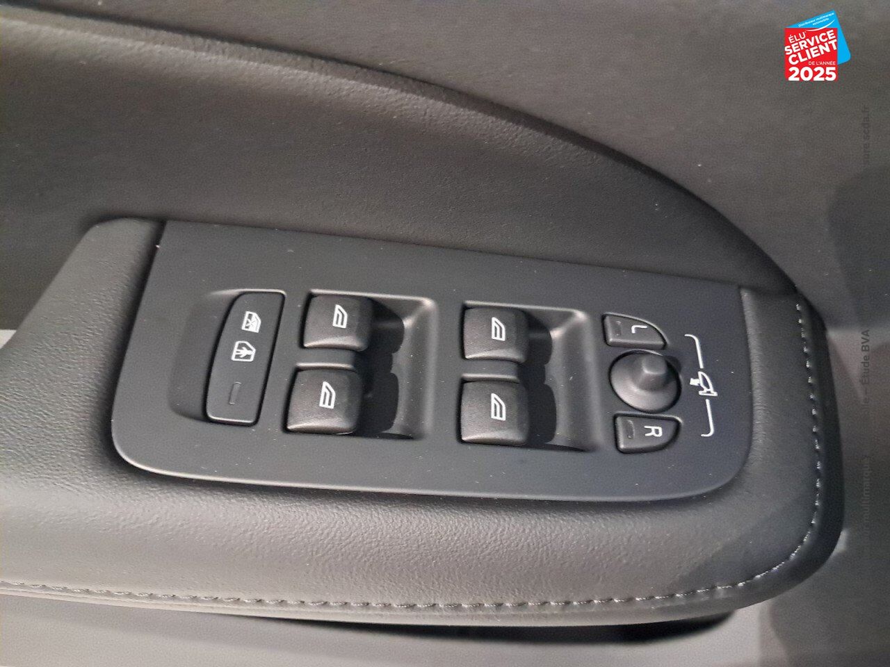 Véhicule d'occasion VOLVO V60 B4 197CH PLUS STYLE DARK DCT 7 chez Volvo Strasbourg
