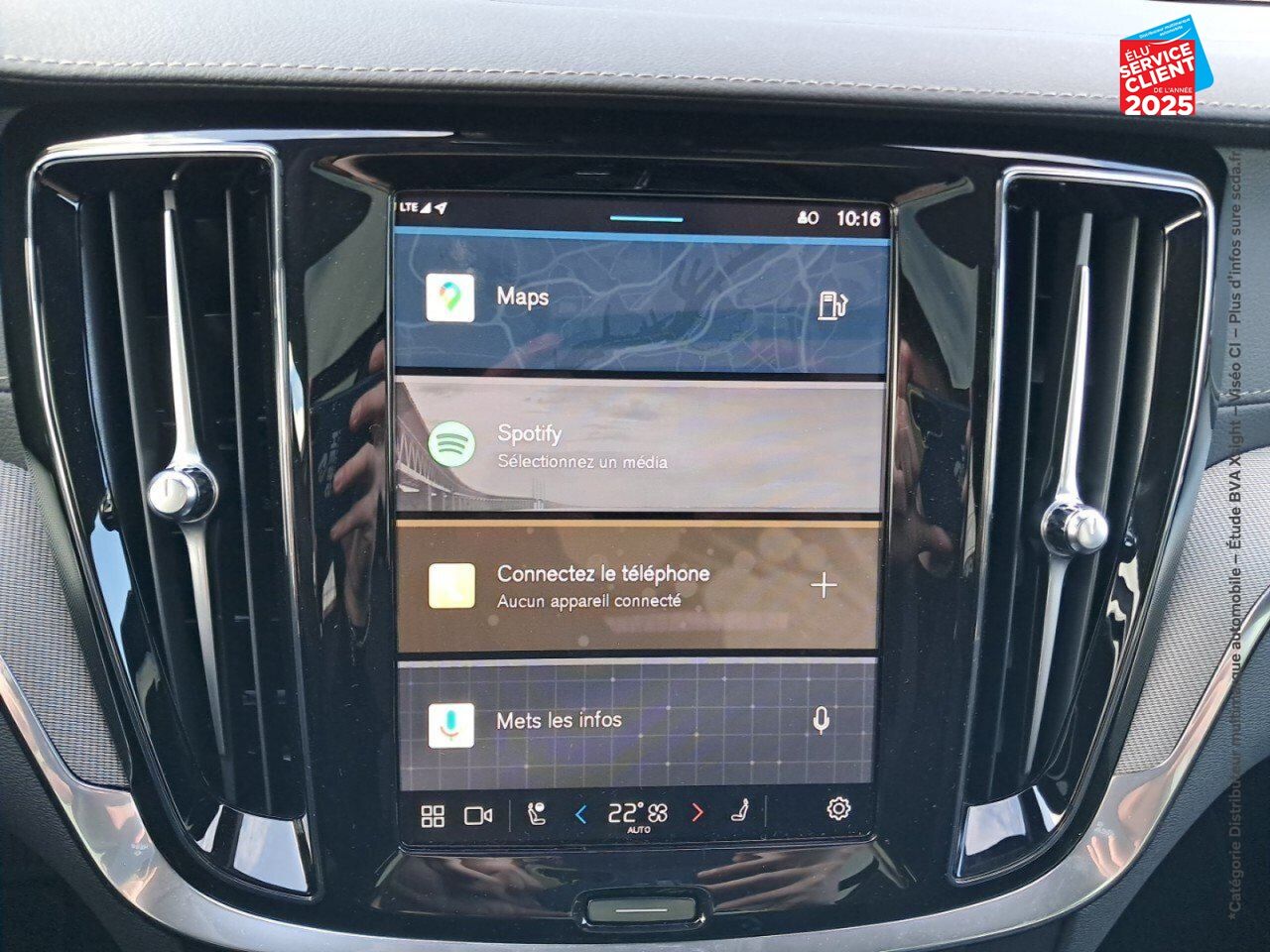 Véhicule d'occasion VOLVO V60 B4 197CH PLUS STYLE DARK DCT 7 chez Volvo Strasbourg